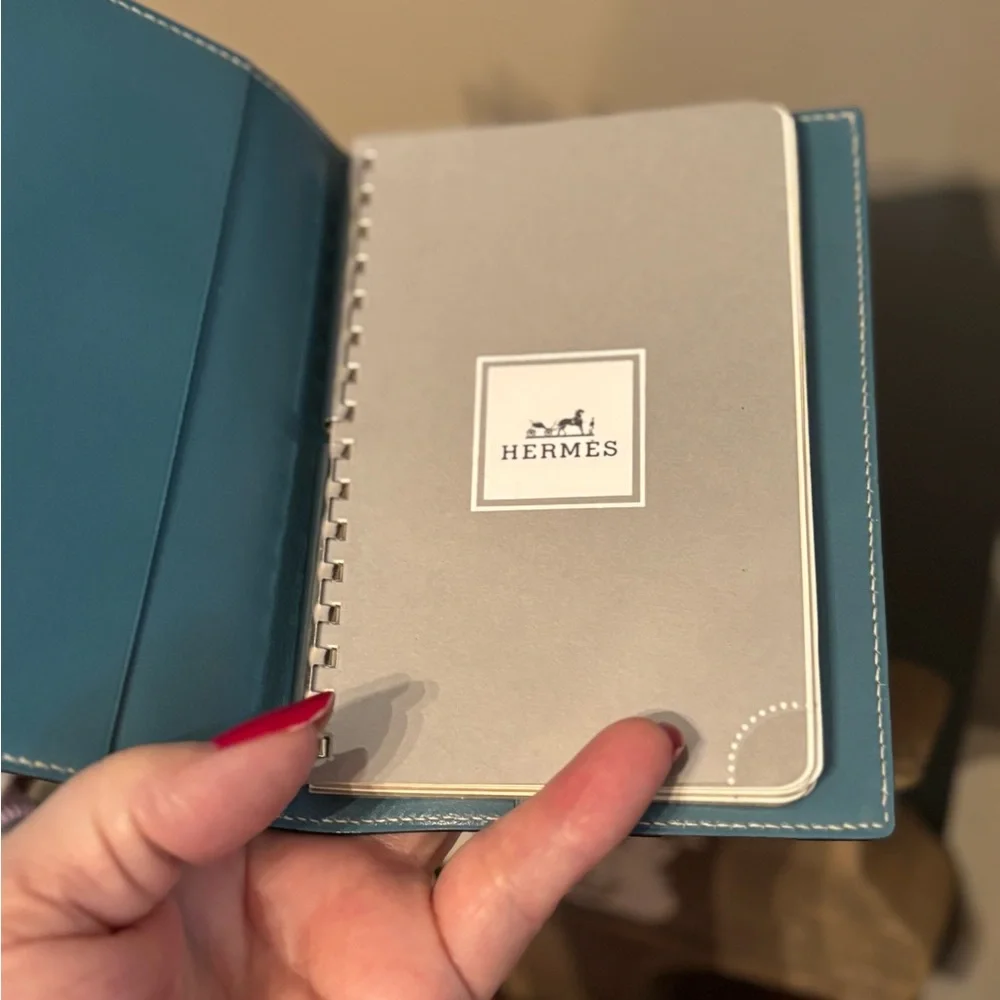Hermes Agenda/Passport Holder/Notebook Cover blue like new with original insert - Picture 6 of 9